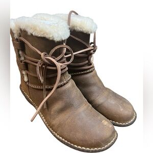 UGG Caspia Brown Leather Winter Ankle Boots | Size: 9